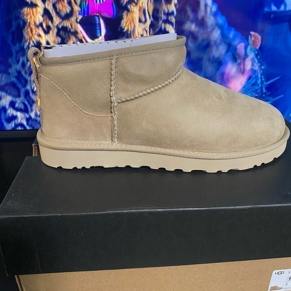 NWT IN BOX UGG Ultra Mini Classic Driftwood Size 10 - Picture 1 of 9